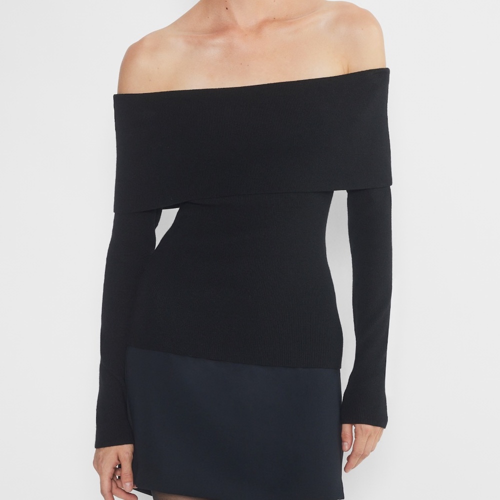 NWOT Aritzia Nola Off the Shoulder Sweater | Size M